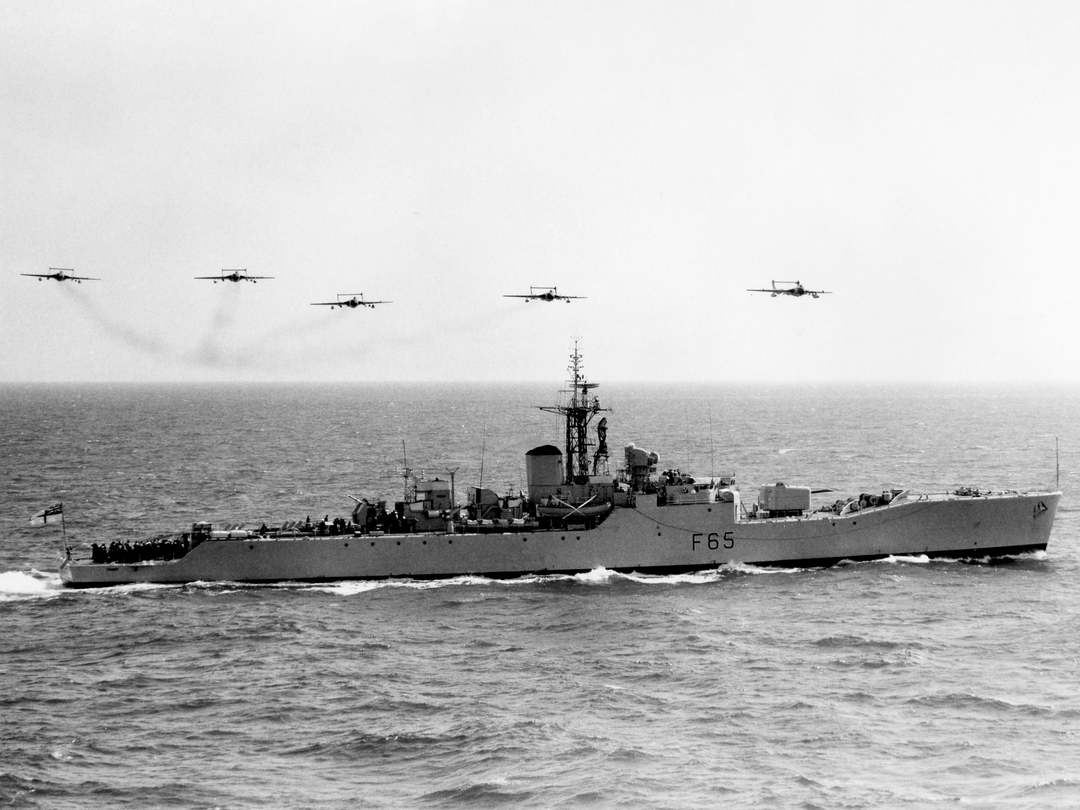 HMS Tenby F65 Whitby Class Frigate Flyover Photo Print - Posters, Prints, & Visual Artwork - by Hampshire Prints (image 1 of 9)