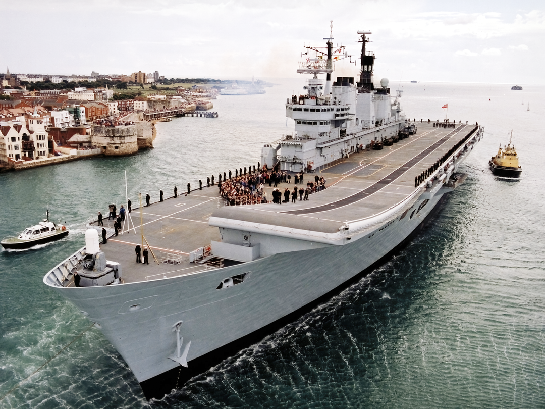 HMS Ark Royal (R07) Royal Navy Invincible Class Aircraft Carrier Passing Old Portsmouth Photo Print Wall Art Decor Posters, Prints, & Visual Artwork Hampshire Prints 6 x 4 No Frame No