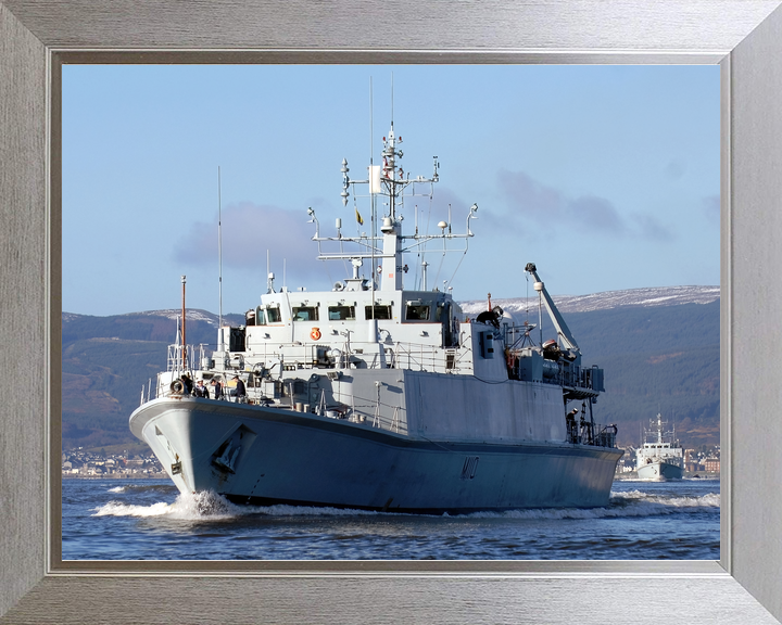 HMS Ramsey M110 Sandown Class Minehunter Low Port Bow View Photo Print - Posters, Prints, & Visual Artwork - by Hampshire Prints (image 7 of 9)