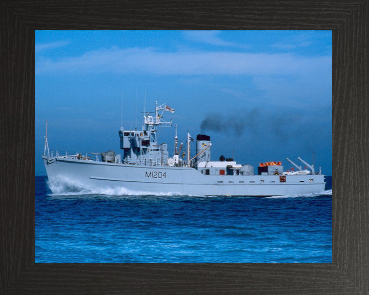 HMS Stubbington M1204 | Photo Print | Framed Print | Ton Class | Minesweeper | Royal Navy Hampshire Prints
