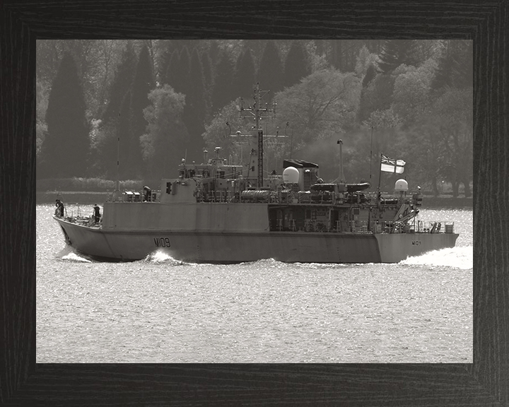 HMS Bangor (M109) Photo Print - Clyde 2008 - Royal Navy Sandown Class Minehunter Posters, Prints, & Visual Artwork Hampshire Prints 10 x 8 Black Frame No