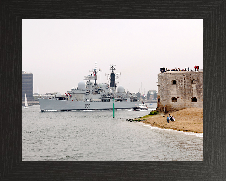 HMS Southampton (D90) - Exits Portsmouth 2007 - Royal Navy Type 42 Destroyer Photo Print Wall Art Naval Decor UK Posters, Prints, & Visual Artwork Hampshire Prints 10 x 8 Black Frame No
