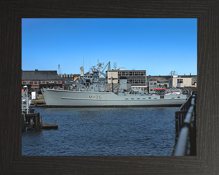 HMS Wotton (M1195) Photo Print - Alongside 1984 - Royal Navy Ton Class Minesweeper Hampshire Prints 10 x 8 Black Frame No