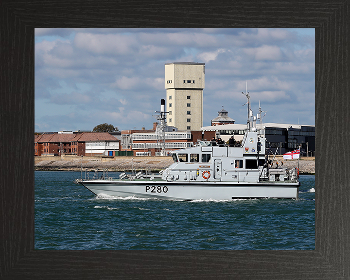HMS Dasher (P280) Photo Print - Leaving Portsmouth 2017 - Royal Navy Archer Class P2000 Patrol Vessel Posters, Prints, & Visual Artwork Hampshire Prints 10 x 8 Black Frame No