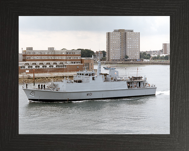 HMS Sandown (M101) Photo Print - Leaving Portsmouth 2001 - Royal Navy Sandown Class Minehunter Hampshire Prints 10 x 8 Black Frame No