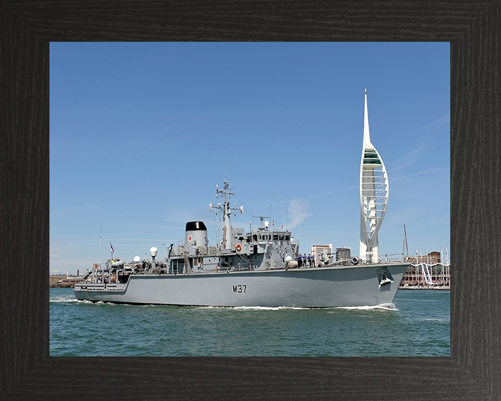 HMS Chiddingfold (M37) Royal Navy Hunt Class Minehunter Leaving Portsmouth Photo Print Wall Art Decor Posters, Prints, & Visual Artwork Hampshire Prints 10 x 8 Black Frame No
