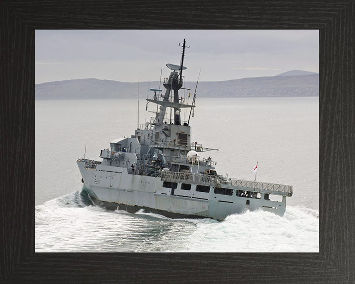 HMS Clyde (P257) Royal Navy River Class Patrol Vessel Hard Turn Photo Print Wall Art Decor Posters, Prints, & Visual Artwork Hampshire Prints 10 x 8 Black Frame No