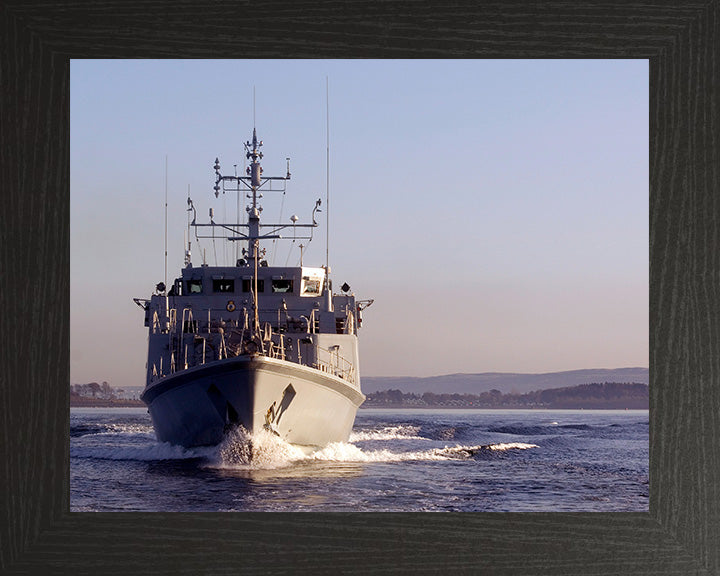 HMS Shoreham M112 | Photo Print | Framed Print | Sandown Class | Minehunter | Royal Navy Hampshire Prints