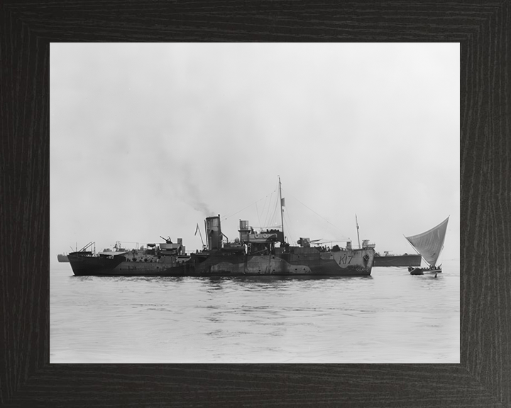 HMS Amaranthus (K17) Photo Print - Starboard View - Royal Navy Flower Class Corvette Hampshire Prints 10 x 8 Black Frame No