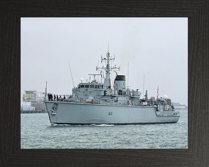 HMS Quorn M41 | Photo Print | Framed Print | Hunt Class | Mine Warfare Vessel | Royal Navy Hampshire Prints
