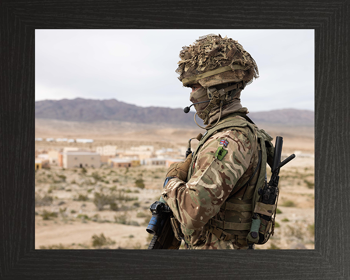 A Soldier from 2nd Battalion The Royal Yorkshire Regiment Photo Print - British Army Hampshire Prints 10 x 8 Black Frame No