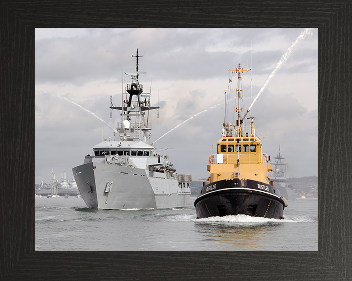HMS Clyde (P257) Photo Print - leaving Portsmouth 2007 - Royal Navy River Class Patrol Vessel Posters, Prints, & Visual Artwork Hampshire Prints 10 x 8 Black Frame No