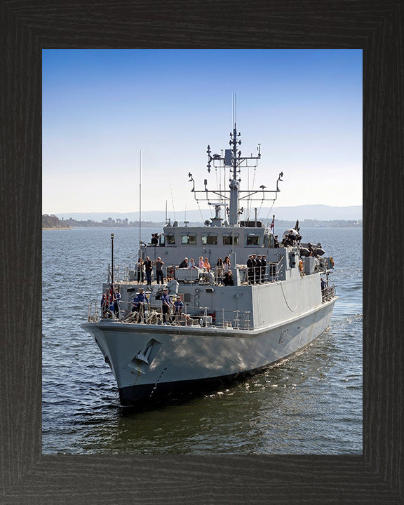 HMS Pembroke M107 | Photo Print | Framed Print | Sandown Class | Minehunter | Royal Navy Hampshire Prints