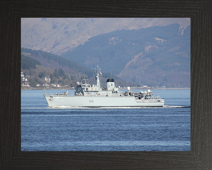 HMS Cattistock (M31) Royal Navy Hunt Class MineHunter Port Beam View Photo Print Wall Art Decor Posters, Prints, & Visual Artwork Hampshire Prints 10 x 8 Black Frame No