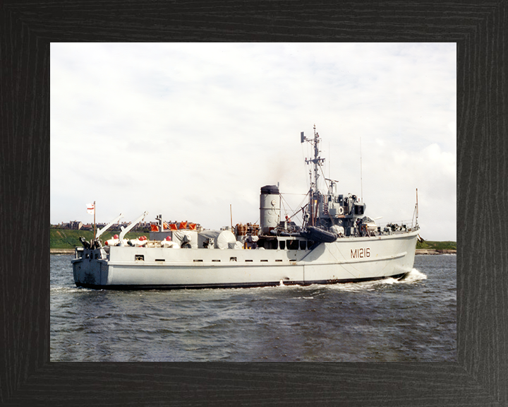 HMS Crofton (M1216) Royal Navy Ton class minesweeper Photo Print Wall Art Poster Posters, Prints, & Visual Artwork Hampshire Prints 10 x 8 Black Frame No