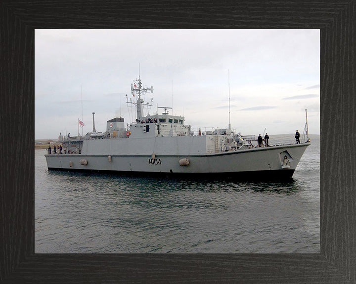 HMS Walney M104 | Photo Print | Framed Print | Sandown Class | minesweeper | Royal Navy Hampshire Prints