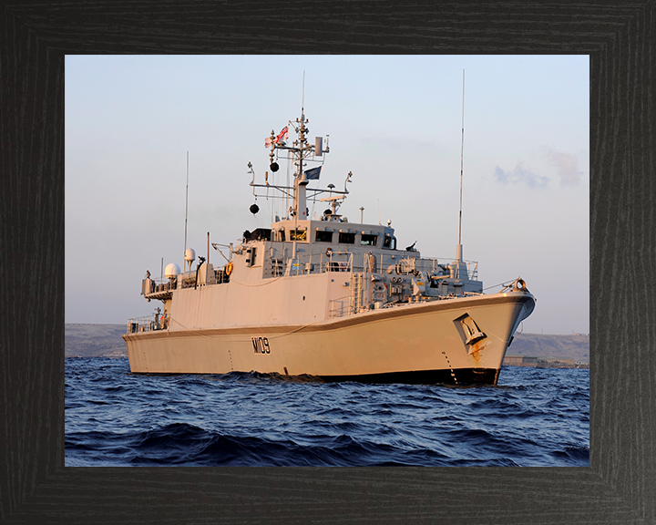 HMS Bangor (M109) Royal Navy Sandown Class Minehunter At Sunset Photo Print Wall Art Decor Posters, Prints, & Visual Artwork Hampshire Prints 10 x 8 Black Frame No