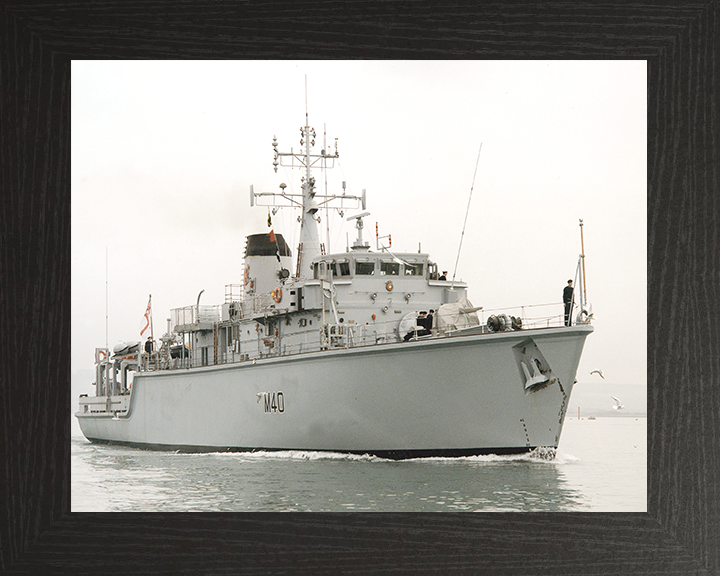 HMS Berkeley (M40) Royal Navy Hunt Class Mine Warfare Vessel Entering Harbour Photo Print Wall Art Decor Posters, Prints, & Visual Artwork Hampshire Prints 10 x 8 Black Frame No