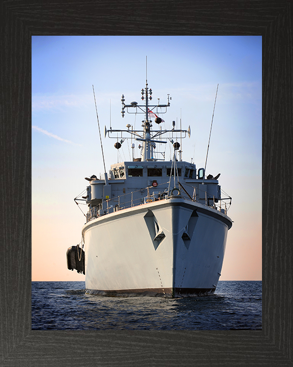 HMS Atherstone (M38) Photo Print - Arabian Gulf 2010 - Royal Navy Hunt Class Mine Warfare Vessel Hampshire Prints 10 x 8 Black Frame No