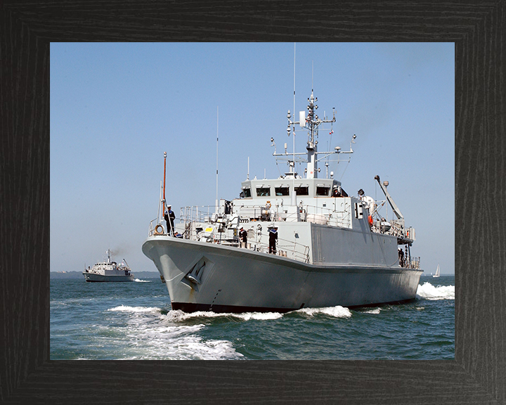 HMS Bangor (M109) Royal Navy Sandown Class Minehunter Portsmouth 2003 Photo Print Wall Art Decor Posters, Prints, & Visual Artwork Hampshire Prints 10 x 8 Black Frame No