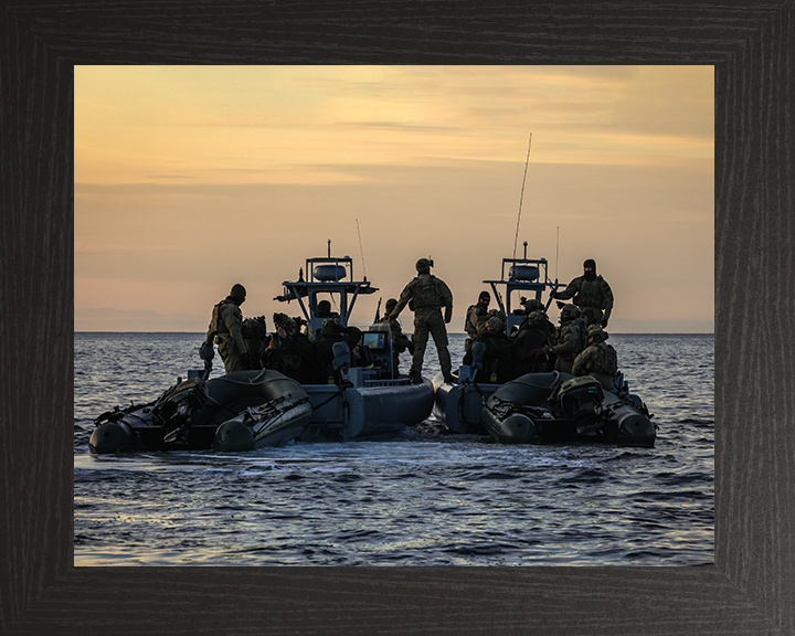 Royal Marines Commandos cross deck from Commando Raiding Craft Photo Print - 40 Commando Hampshire Prints 10 x 8 Black Frame No