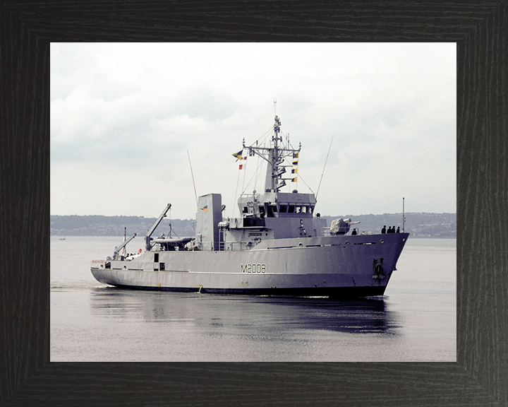 HMS Blackwater (M2008) Royal Navy River Class Minesweeper Entering Harbour Photo Print Wall Art Decor Posters, Prints, & Visual Artwork Hampshire Prints 10 x 8 Black Frame No