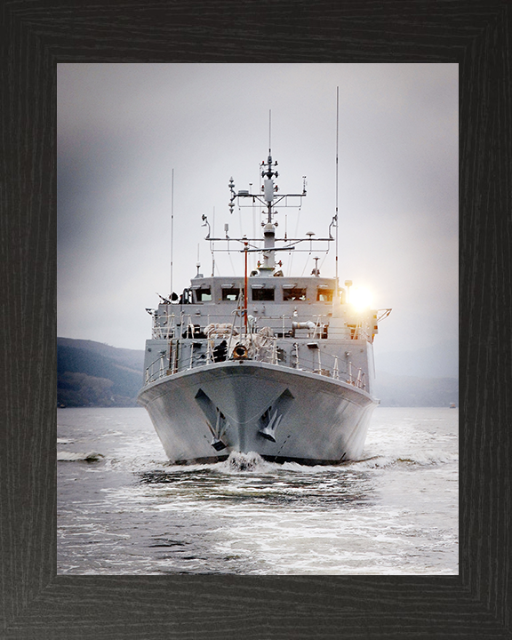 HMS Blyth (M111) Royal Navy Sandown Class Minehunter Scotland 2008 Photo Print Wall Art Decor Posters, Prints, & Visual Artwork Hampshire Prints 10 x 8 Black Frame No