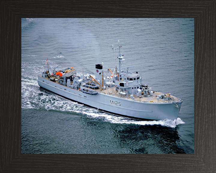 HMS Cuxton M1125 Royal Navy Ton class minesweeper at sea Photo Print Wall art Poster Hampshire Prints 10 x 8 Black Frame No