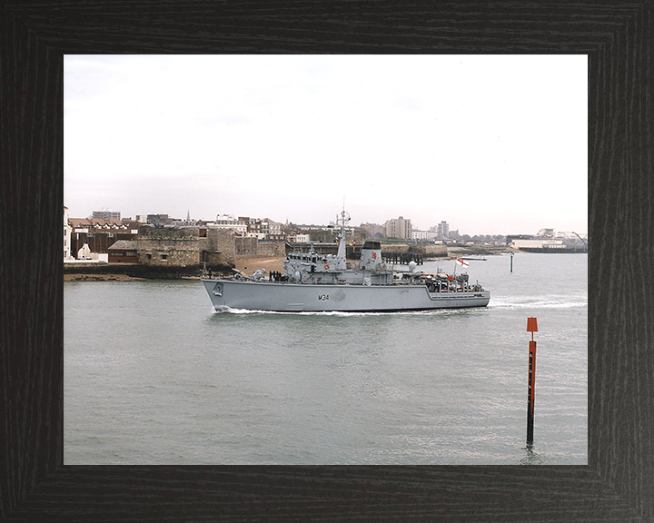 HMS Middleton (M34) Photo Print - Portsmouth 1997 - Royal Navy Hunt Class Mine Warfare Vessel Hampshire Prints 10 x 8 Black Frame No