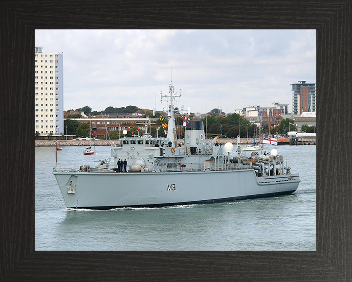 HMS Cattistock (M31) Royal Navy Hunt Class MineHunter Exiting Portsmouth Photo Print Wall Art Decor Posters, Prints, & Visual Artwork Hampshire Prints 10 x 8 Black Frame No