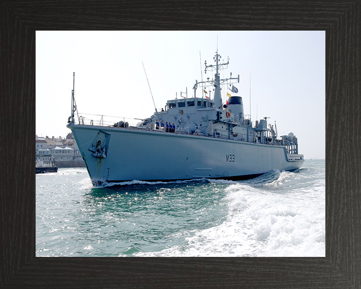 HMS Brocklesby (M33) Photo Print - Homecoming 2009 - Royal Navy Hunt Class Mine Warfare Vessel Posters, Prints, & Visual Artwork Hampshire Prints 10 x 8 Black Frame No