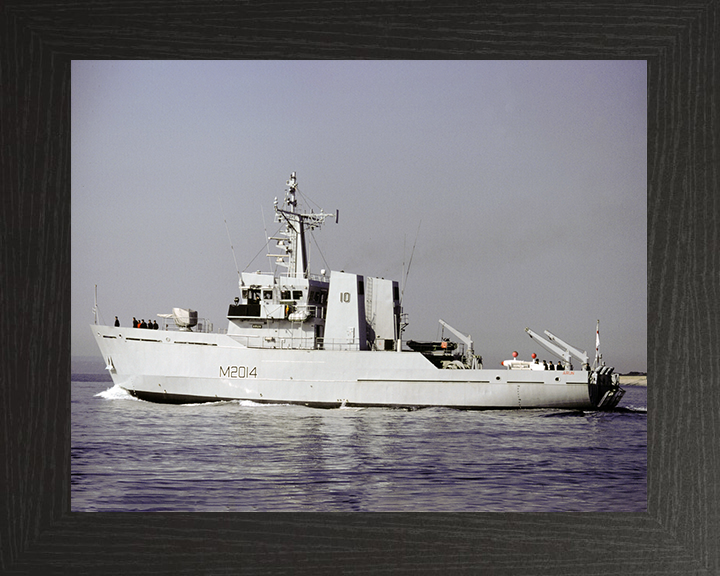 HMS Arun (M2014) Royal Navy River Class Minesweeper Port Beam View Photo Print Wall Art Decor Posters, Prints, & Visual Artwork Hampshire Prints 10 x 8 Black Frame No