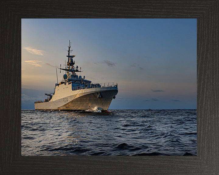 HMS Trent P224 Royal Navy River class offshore patrol vessel Photo Print or Framed Print - Hampshire Prints