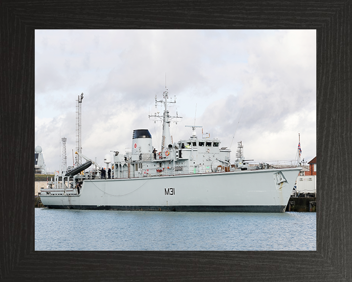 HMS Cattistock (M31) Royal Navy Hunt Class MineHunter Alongside Photo Print Wall Art Decor Posters, Prints, & Visual Artwork Hampshire Prints 10 x 8 Black Frame No