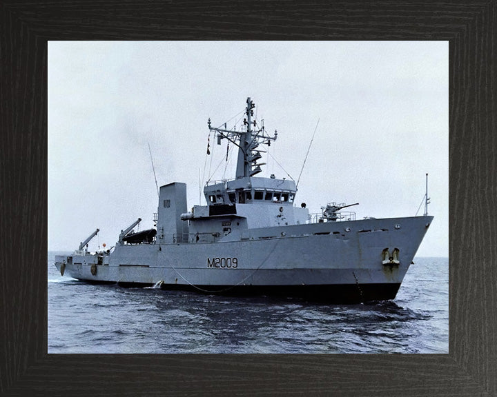 HMS Itchen M2009 | Photo Print | Framed Print | River Class | Minesweeper | Royal Navy Hampshire Prints