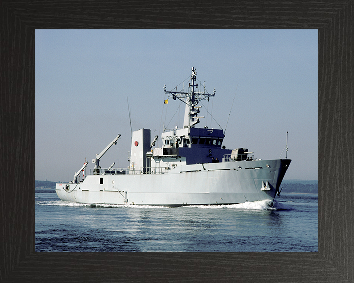 HMS Arun (M2014) Royal Navy River Class Minesweeper Starboard Bow View Photo Print Wall Art Decor Posters, Prints, & Visual Artwork Hampshire Prints 10 x 8 Black Frame No