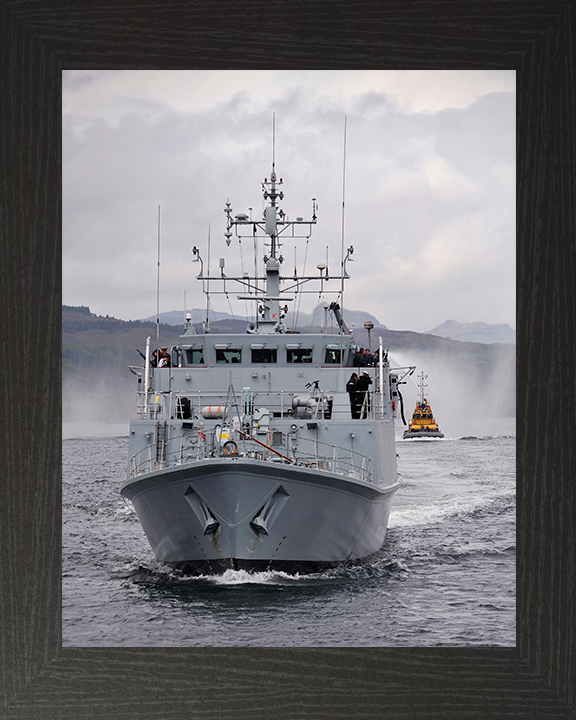 HMS Ramsey (M110) Photo Print - Leaving HMNB Clyde - Royal Navy Sandown Class Minehunter Hampshire Prints 10 x 8 Black Frame No