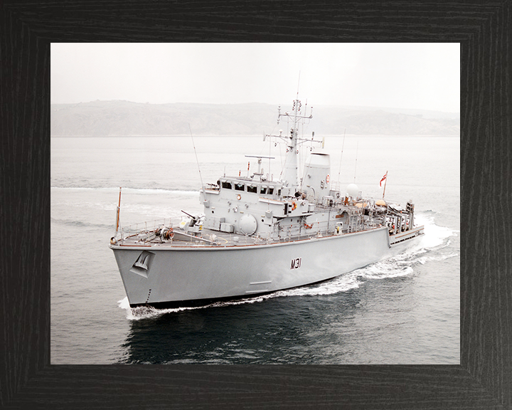 HMS Cattistock (M31) Royal Navy Hunt Class MineHunter Hard Turn Photo Print Wall Art Decor Posters, Prints, & Visual Artwork Hampshire Prints 10 x 8 Black Frame No
