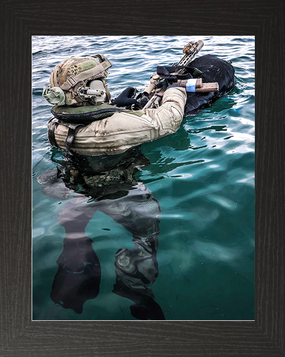 Royal Marine Swims to shore Photo Print 30 Commando Wall Art Military Decor UK Poster Posters, Prints, & Visual Artwork Hampshire Prints 10 x 8 Black Frame No