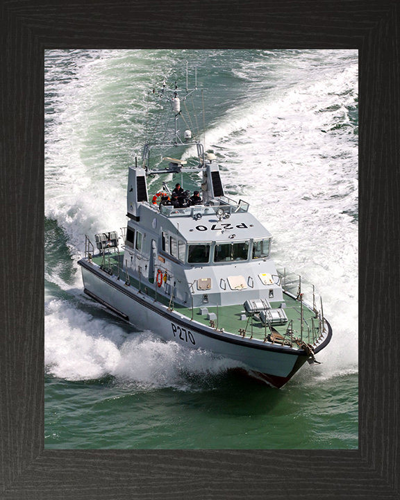 HMS Biter (P270) Royal Navy Archer Class P2000 Patrol Vessel Starboard Bow 2017 Photo Print Wall Art Decor Posters, Prints, & Visual Artwork Hampshire Prints 10 x 8 Black Frame No