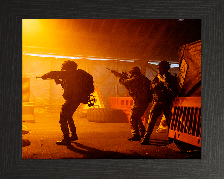 British Army Irish Guards Soldiers Urban Warfare Training 2026 Photo Print Wall Art Military Decor Posters, Prints, & Visual Artwork Hampshire Prints 10 x 8 Black Frame No