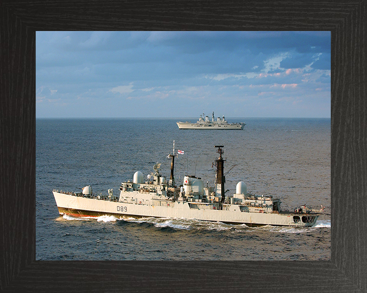 HMS Exeter (D89) Photo Print - Underway - Royal Navy Type 42 Destroyer Hampshire Prints 10 x 8 Black Frame No