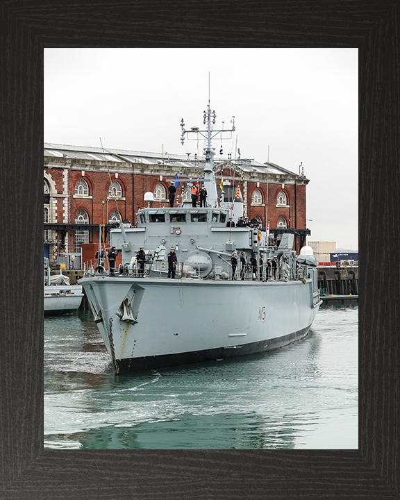 HMS Cattistock (M31) Photo Print - Portsmouth 2019 - Royal Navy Hunt Class MineHunter Posters, Prints, & Visual Artwork Hampshire Prints 10 x 8 Black Frame No