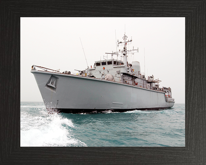 HMS Brocklesby (M33) Royal Navy Hunt Class Mine Warfare Vessel At Sea Photo Print Wall Art Decor Posters, Prints, & Visual Artwork Hampshire Prints 10 x 8 Black Frame No