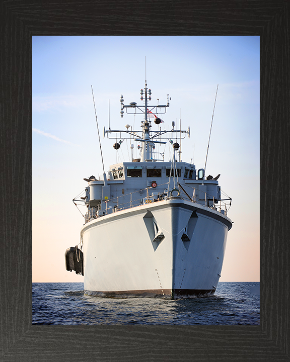 HMS Atherstone (M38) Royal Navy Hunt Class Mine Vessel Arabian Gulf 2010 Photo Print Wall Art Decor Posters, Prints, & Visual Artwork Hampshire Prints 10 x 8 Black Frame No