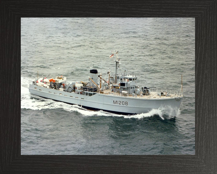 HMS Lewiston M1208 | Photo Print | Framed Print | Ton Class | Minesweeper | Royal Navy Hampshire Prints