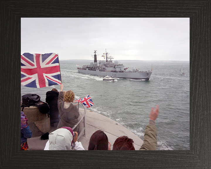 HMS Cardiff (D108) Royal Navy Type 42 Destroyer From The Round Tower Photo Print Wall Art Decor Posters, Prints, & Visual Artwork Hampshire Prints 10 x 8 Black Frame No