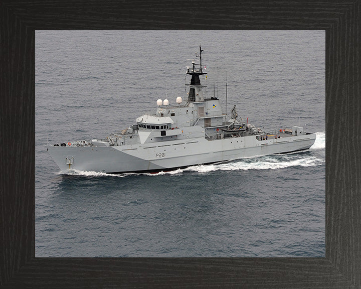 HMS Tyne P281 Royal Navy River class offshore patrol vessel Photo Print or Framed Print - Hampshire Prints