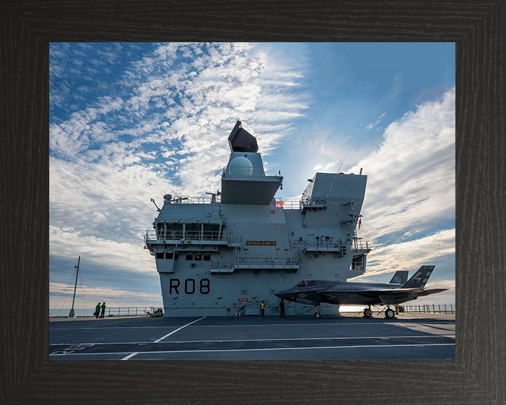 HMS Queen Elizabeth R08 | Photo Print | Framed Print | Queen Elizabeth Class | Aircraft Carrier | Royal Navy Hampshire Prints