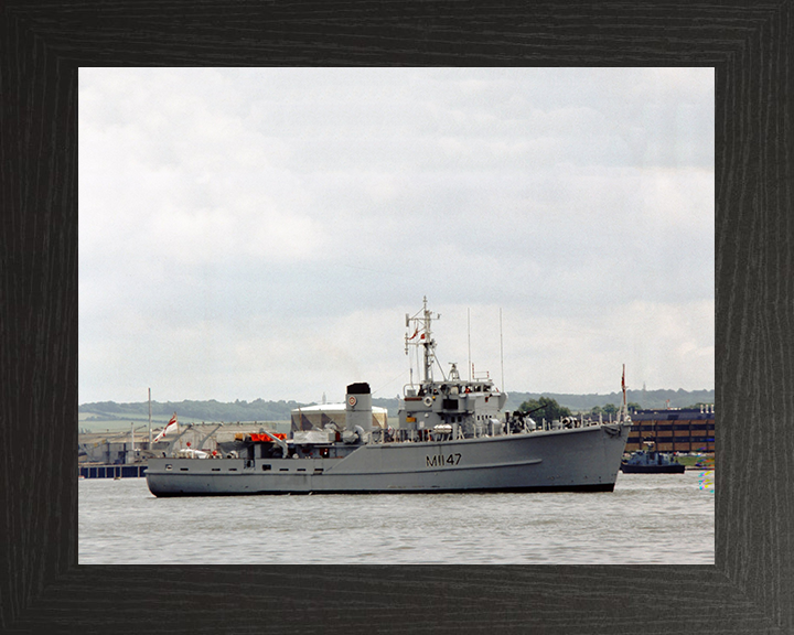 HMS Hubberston M1147 Royal Navy Ton Class Minesweeper Photo Print or Framed Print - Hampshire Prints